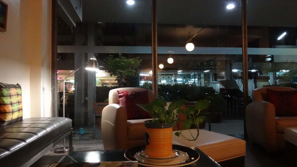 Mango Bedroom Inn Bangkok Exterior photo